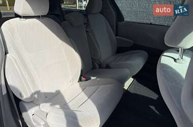 Минивэн Toyota Sienna 2018 в 