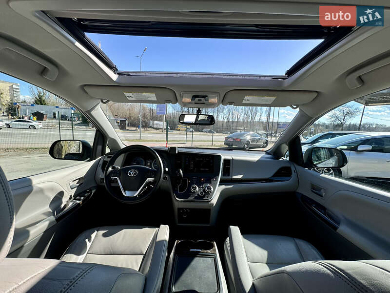 Мінівен Toyota Sienna 2015 в Вінниці