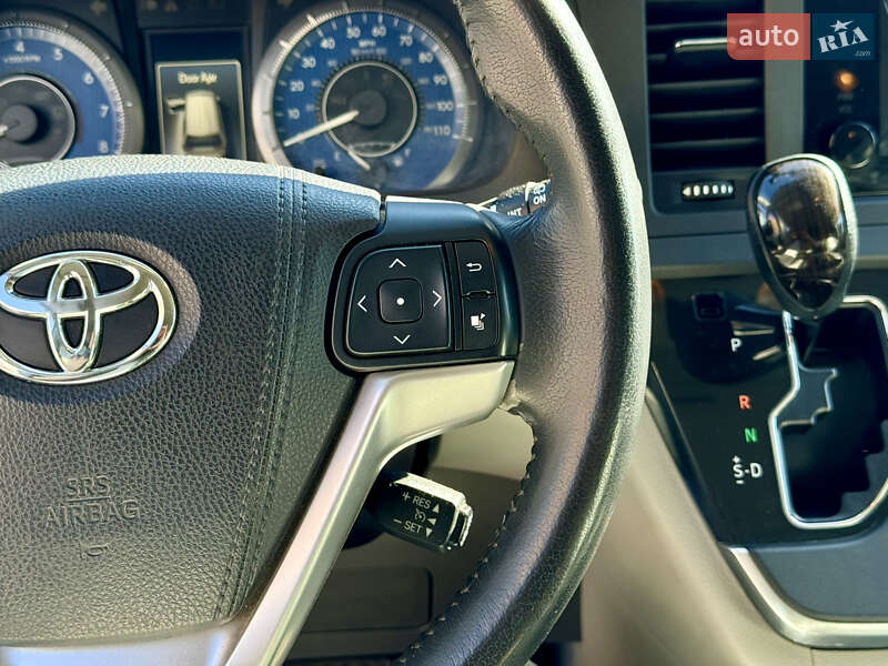 Мінівен Toyota Sienna 2015 в Вінниці