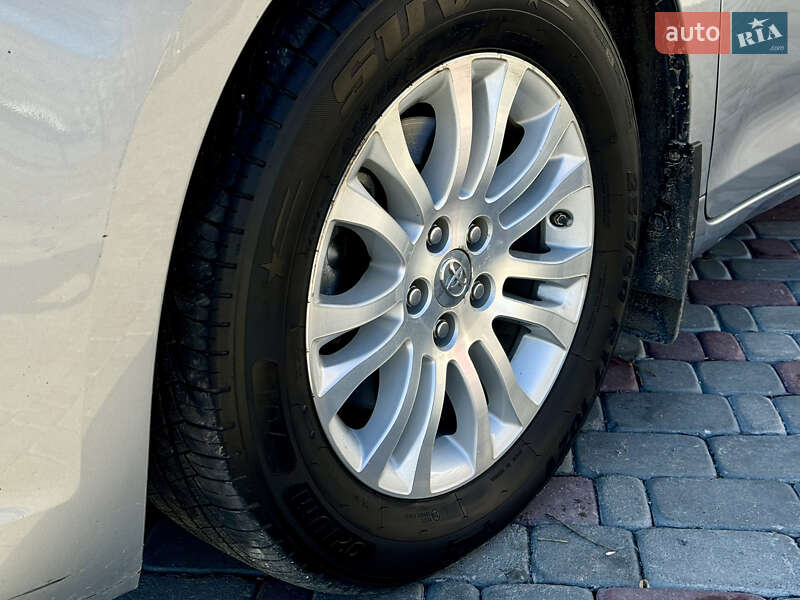 Мінівен Toyota Sienna 2015 в Вінниці