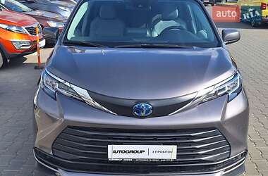 Минивэн Toyota Sienna 2022 в 