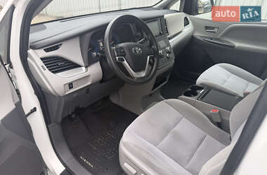 Минивэн Toyota Sienna 2019 в Хмельницком