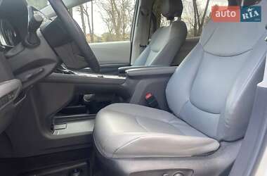 Минивэн Toyota Sienna 2023 в 
