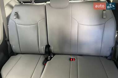Минивэн Toyota Sienna 2023 в 