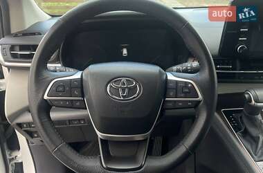Минивэн Toyota Sienna 2023 в 