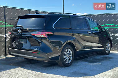 Мінівен Toyota Sienna 2021 в 