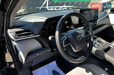 Мінівен Toyota Sienna 2021 в 