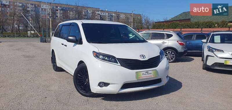 Toyota Sienna 2016