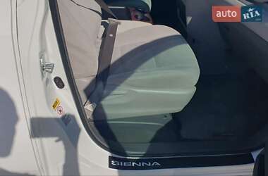 Минивэн Toyota Sienna 2016 в 