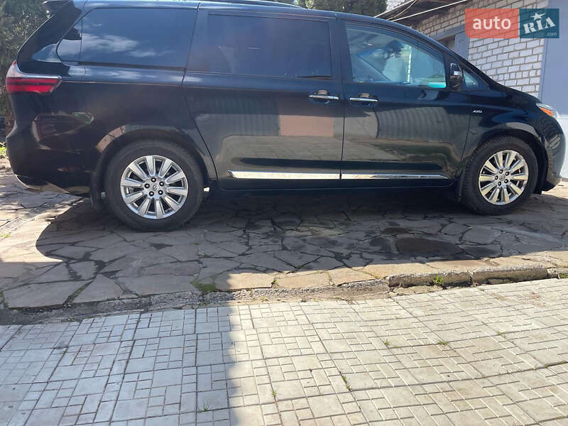 Мінівен Toyota Sienna 2017 в Харкові