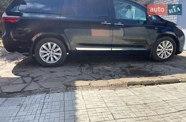 Минивэн Toyota Sienna 2017 в 