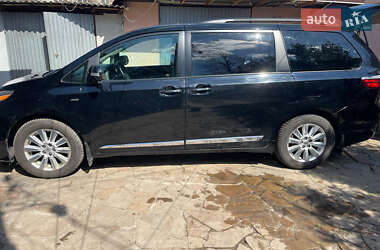 Минивэн Toyota Sienna 2017 в 