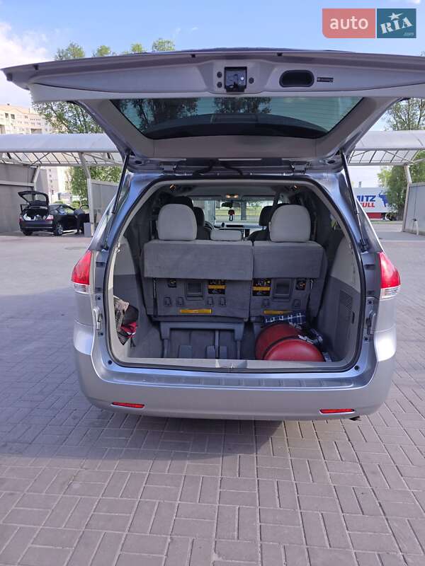 Минивэн Toyota Sienna 2010 в Днепре