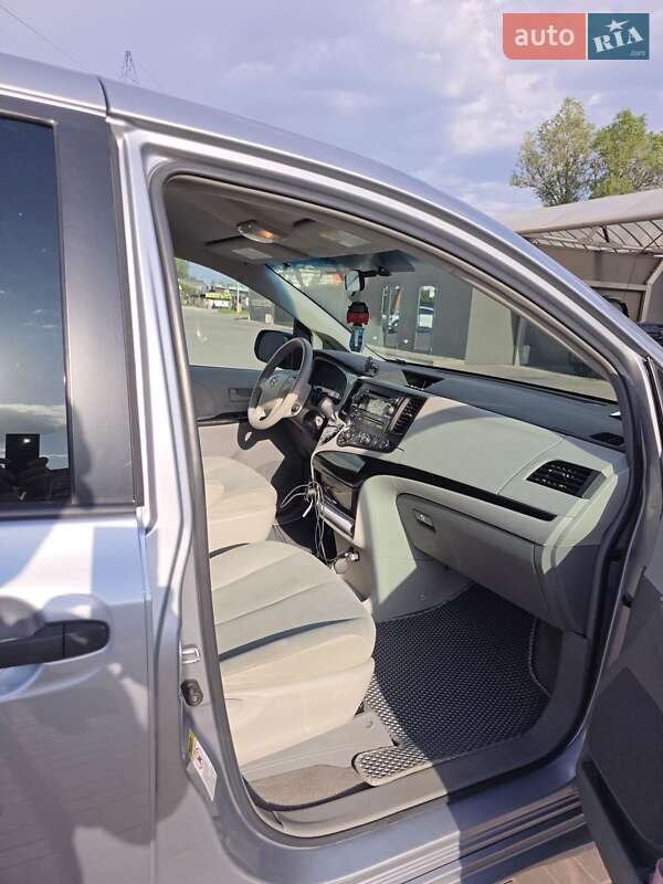 Минивэн Toyota Sienna 2010 в Днепре