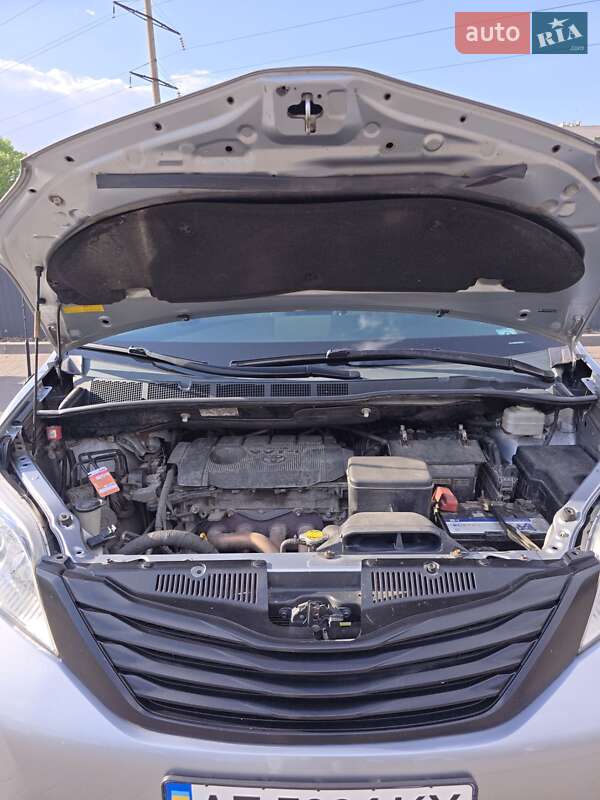 Минивэн Toyota Sienna 2010 в Днепре