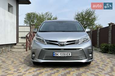 Минивэн Toyota Sienna 2019 в 