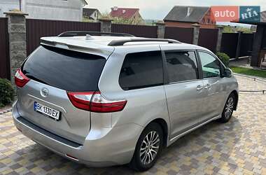 Минивэн Toyota Sienna 2019 в 
