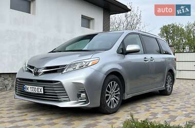 Минивэн Toyota Sienna 2019 в 