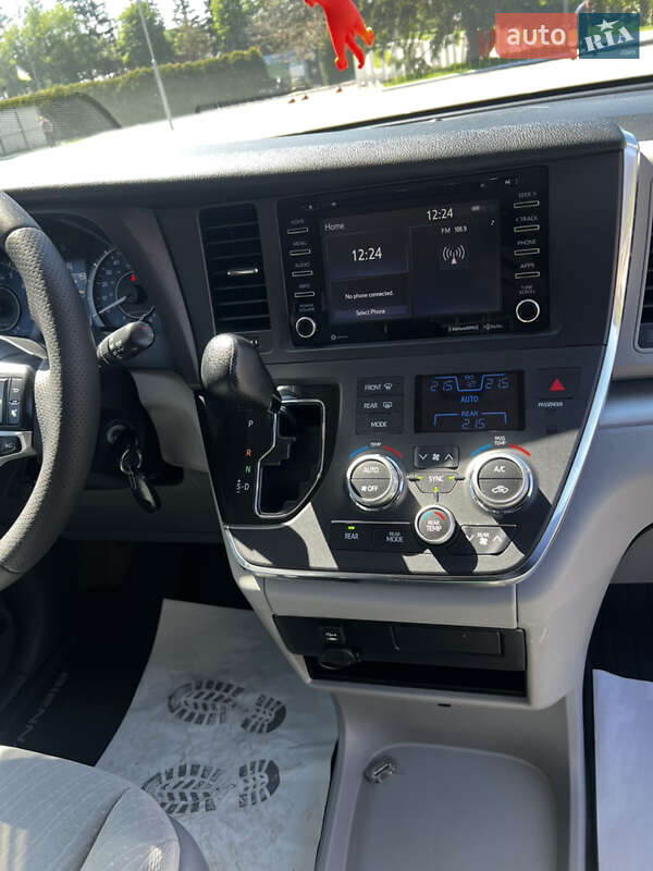 Мінівен Toyota Sienna 2018 в Луцьку