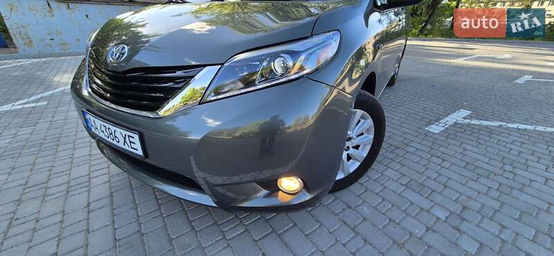 Мінівен Toyota Sienna 2013 в Києві