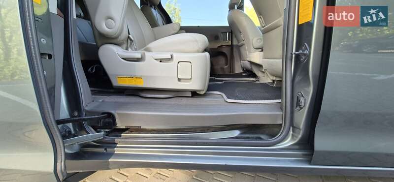Мінівен Toyota Sienna 2013 в Києві