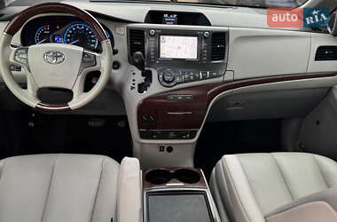 Мінівен Toyota Sienna 2014 в 