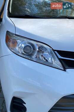 Мінівен Toyota Sienna 2019 в 