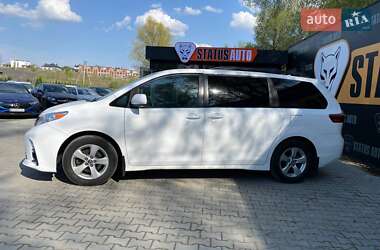 Мінівен Toyota Sienna 2019 в 