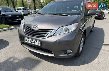 Мінівен Toyota Sienna 2012 в Львові