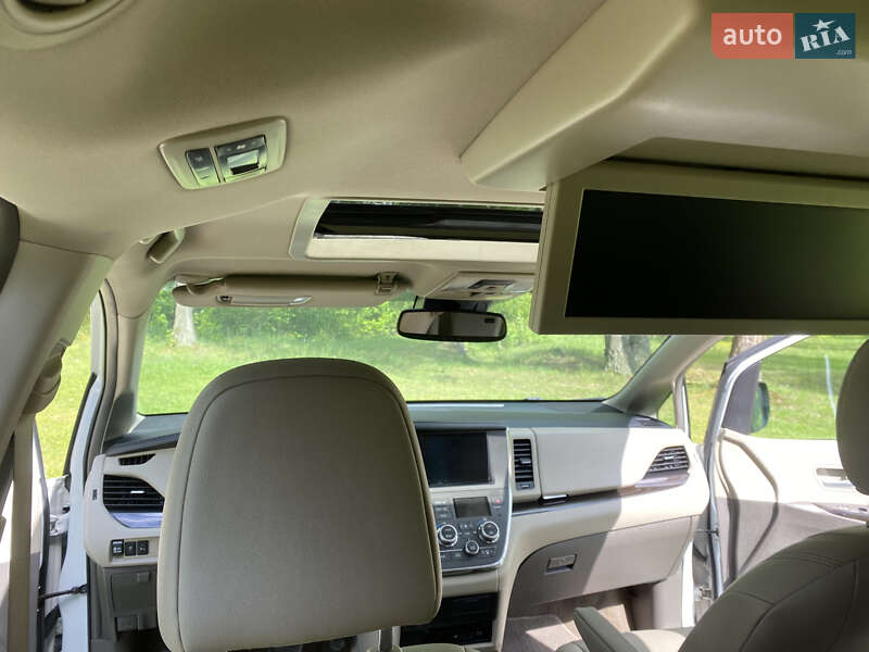 Мінівен Toyota Sienna 2018 в Радивиліві