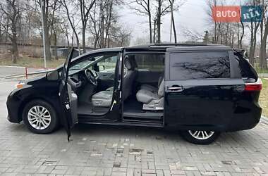 Мінівен Toyota Sienna 2017 в Дніпрі