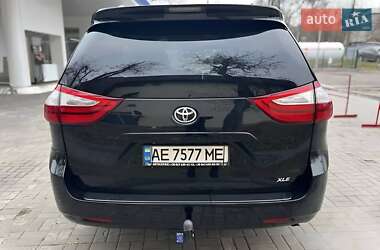 Минивэн Toyota Sienna 2017 в 
