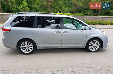 Минивэн Toyota Sienna 2013 в 