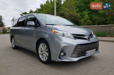 Минивэн Toyota Sienna 2013 в 