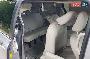 Минивэн Toyota Sienna 2013 в 