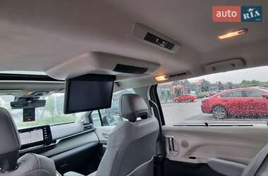 Минивэн Toyota Sienna 2023 в 