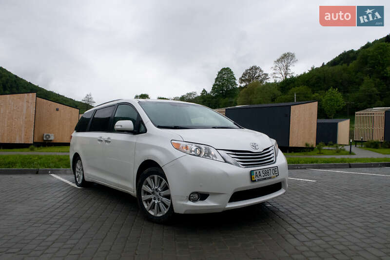 Минивэн Toyota Sienna 2013 в Киеве