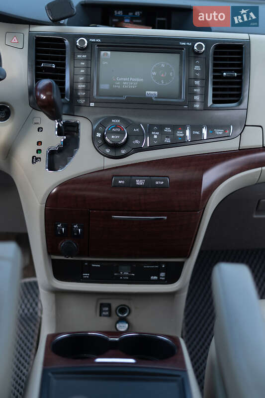 Минивэн Toyota Sienna 2013 в Киеве