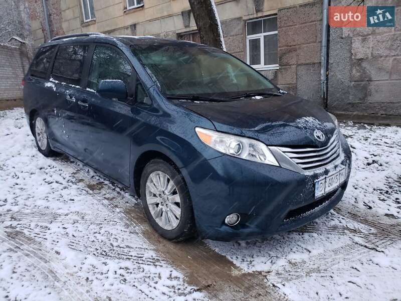 Минивэн Toyota Sienna 2012 в Львове фото 3 Минивэн Toyota Sienna 2012 в Львове
