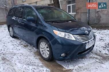 Минивэн Toyota Sienna 2012 в 