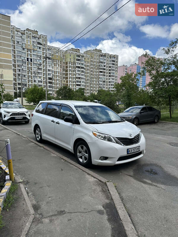 Toyota Sienna 2016