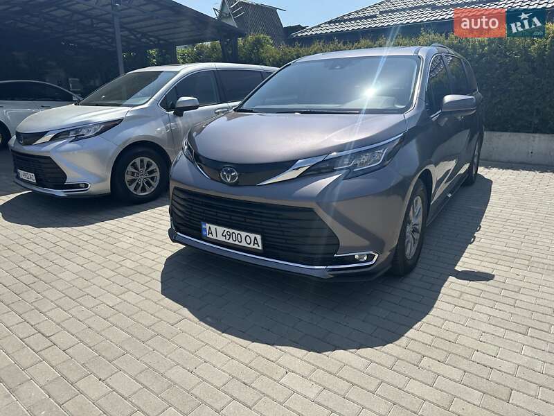 Минивэн Toyota Sienna 2023 в 