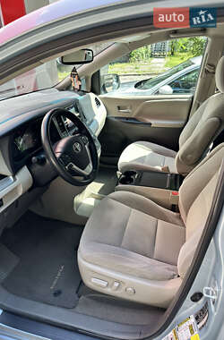 Минивэн Toyota Sienna 2015 в 