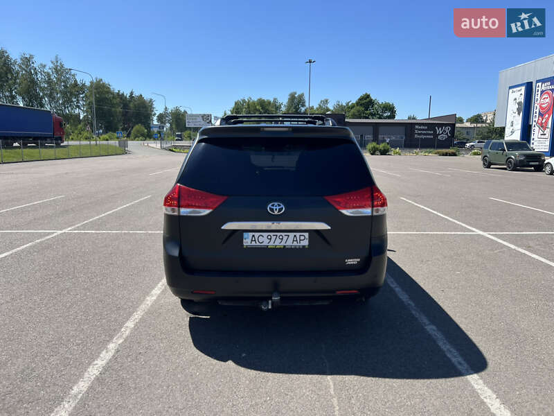 Мінівен Toyota Sienna 2014 в Ковелі