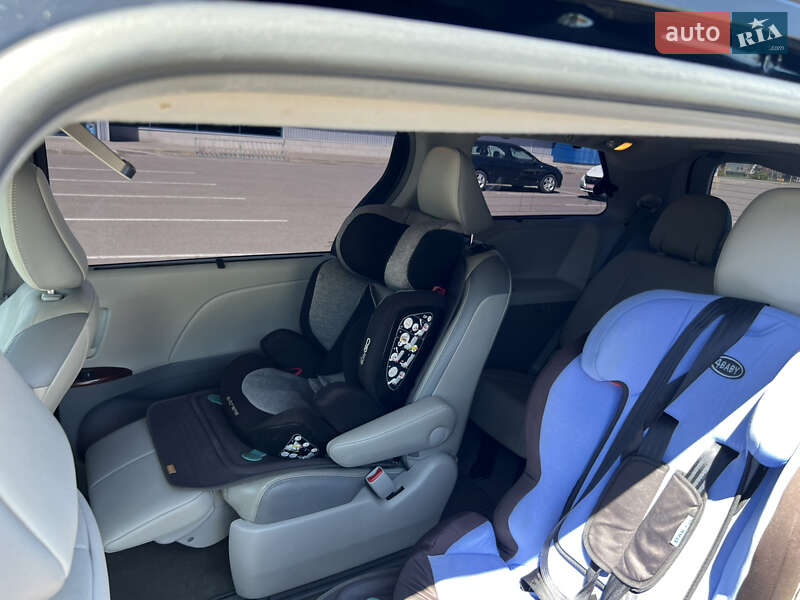Мінівен Toyota Sienna 2014 в Ковелі