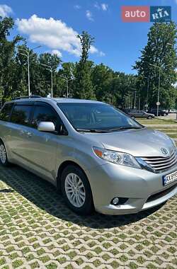 Минивэн Toyota Sienna 2016 в Харькове
