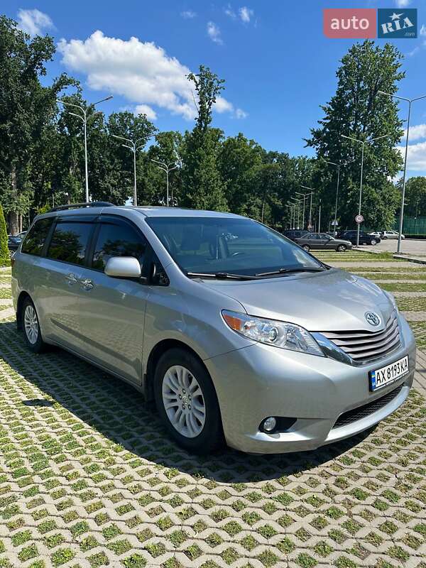 Toyota Sienna 2016