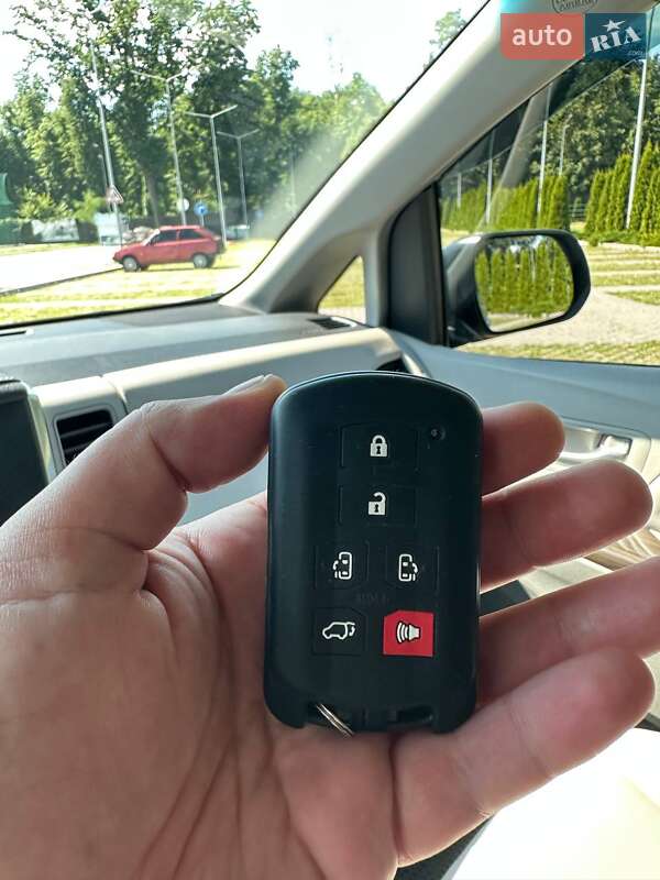 Мінівен Toyota Sienna 2016 в Харкові фото 13 Мінівен Toyota Sienna 2016 в Харкові