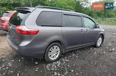 Минивэн Toyota Sienna 2015 в 