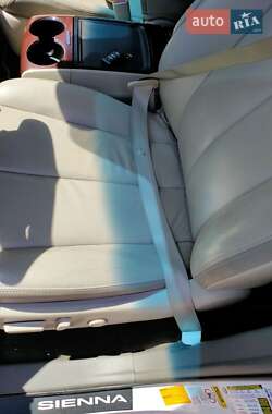 Мінівен Toyota Sienna 2013 в Дніпрі